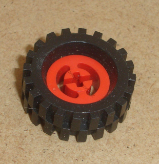 Lego 638115 (3482, 3483)  kolo s rozd. dírou pro osu s pneu 24mm D. x 8mm 1 ks POUŽITÉ