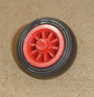 Lego 637980 (bb0019, 132)  kolo paprskové 2x2 s hladkou pneu 1 ks POUŽITÉ
