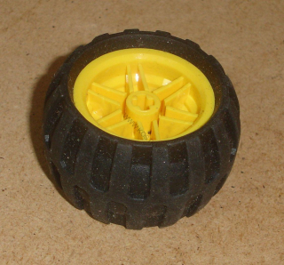 Lego 636885 (56145, 61481) kolo 30.4mm x D. 20mm s pneu 43,2mm D. x 26mm 1 ks POUŽITÉ