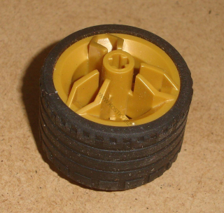 Lego 636725 (66155, 55978) kolo 30.4mm D. x 20mm s pneu 37 x 22 ZR 1 ks POUŽITÉ