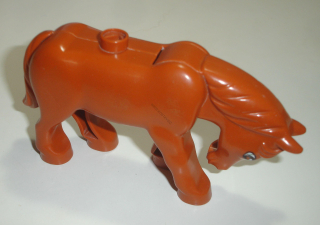 Lego Duplo D00606-4 (horse02c01pb02) kůň tm. oranžový, kývací hlava (stav viz foto, nedrží hlava) POUŽITÉ