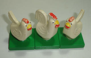 Lego Duplo D00700-5X (duphen2c01pb01, 6312c01pb01) kohoutek a dvě slepičky (stavi viz foto, zežloutlé) POUŽITÉ