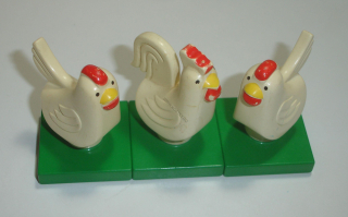 Lego Duplo D00700-6X (duphen2c01pb01, 6312c01pb01) kohoutek a dvě slepičky (stavi viz foto, zežloutlé) POUŽITÉ
