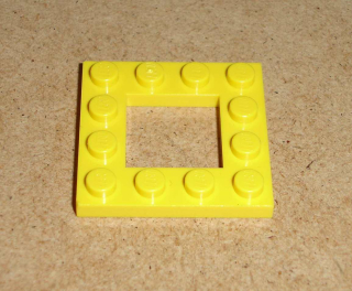 Lego 261200 (64799) destička speciální 4x4 s dírou 2x2 1 ks POUŽITÉ