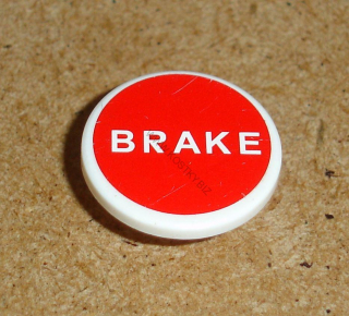 Lego 939010 (30261pb010) dopravní značka s nálepkou "BRAKE" 1 ks POUŽITÉ