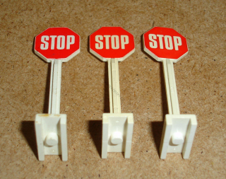 Lego 939704-3X (739p01) dopravní značka "STOP" (stav viz foto, zežloutlé) 3 ks POUŽITÉ
