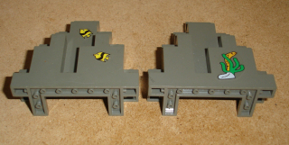 Lego 941366-5X (6083) skála s nálepkou (stav viz foto) 2 ks POUŽITÉ