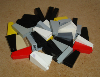 Lego 305271-X (4460a) šikmá 75 2x1x3 (horší stav, škrábance, zežloutlé) 38 ks POUŽITÉ