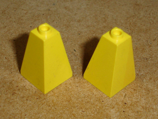 Lego 305665-2X (3685) šikmá 75 2x2x3 (horší stav viz foto, zbarvené) 2 ks POUŽITÉ