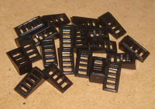 Lego 300205-X (61409) šikmá 18 2x2x2/3 20 ks POUŽITÉ