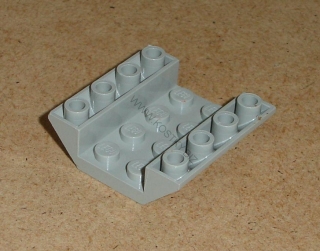 Lego 300896 (4854) šikmá, inverted 45 4x4 1 ks POUŽITÉ