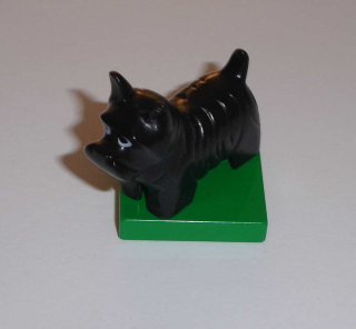 Lego Duplo D00350 (2299c01pb01) pes, pejsek černý na podložce POUŽITÉ